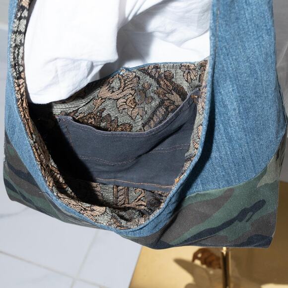 Upcycled hobo bag / shoulder bag - Picture 8 of 8